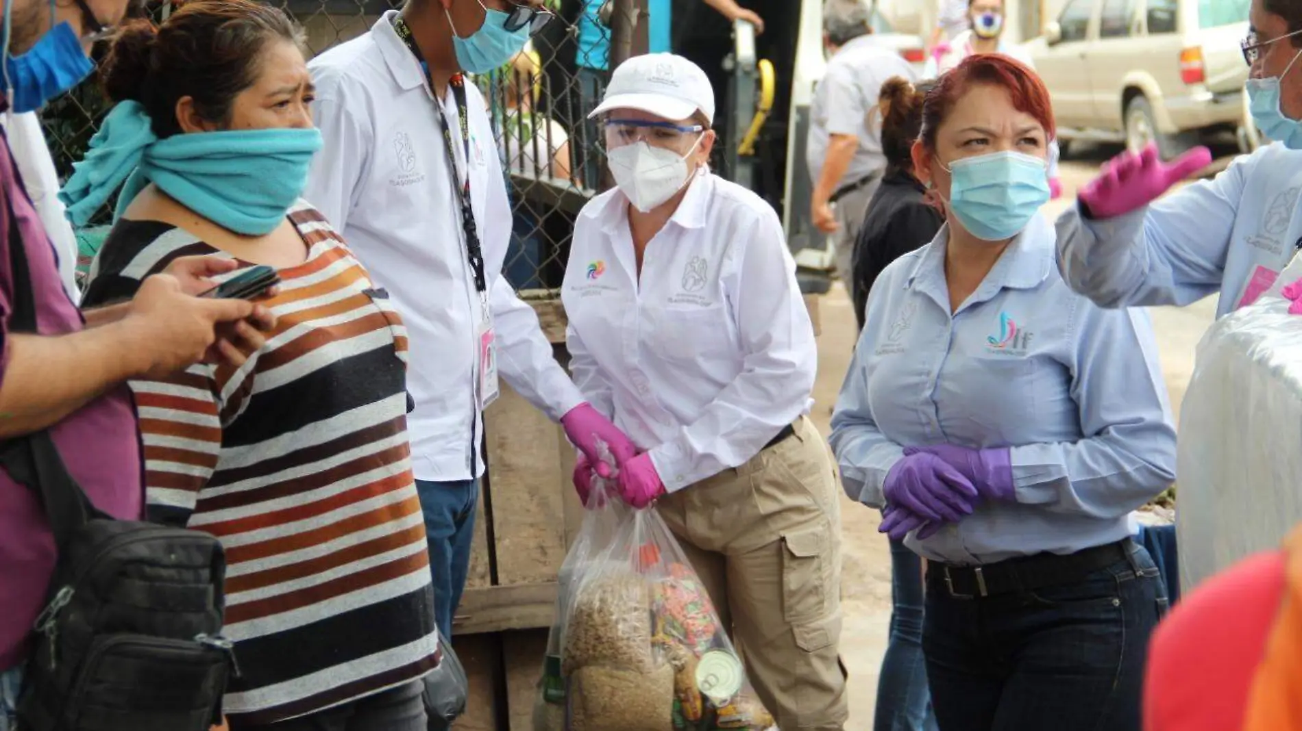 Entrega de apoyos a afectados por la lluvia en Tlaquepaque